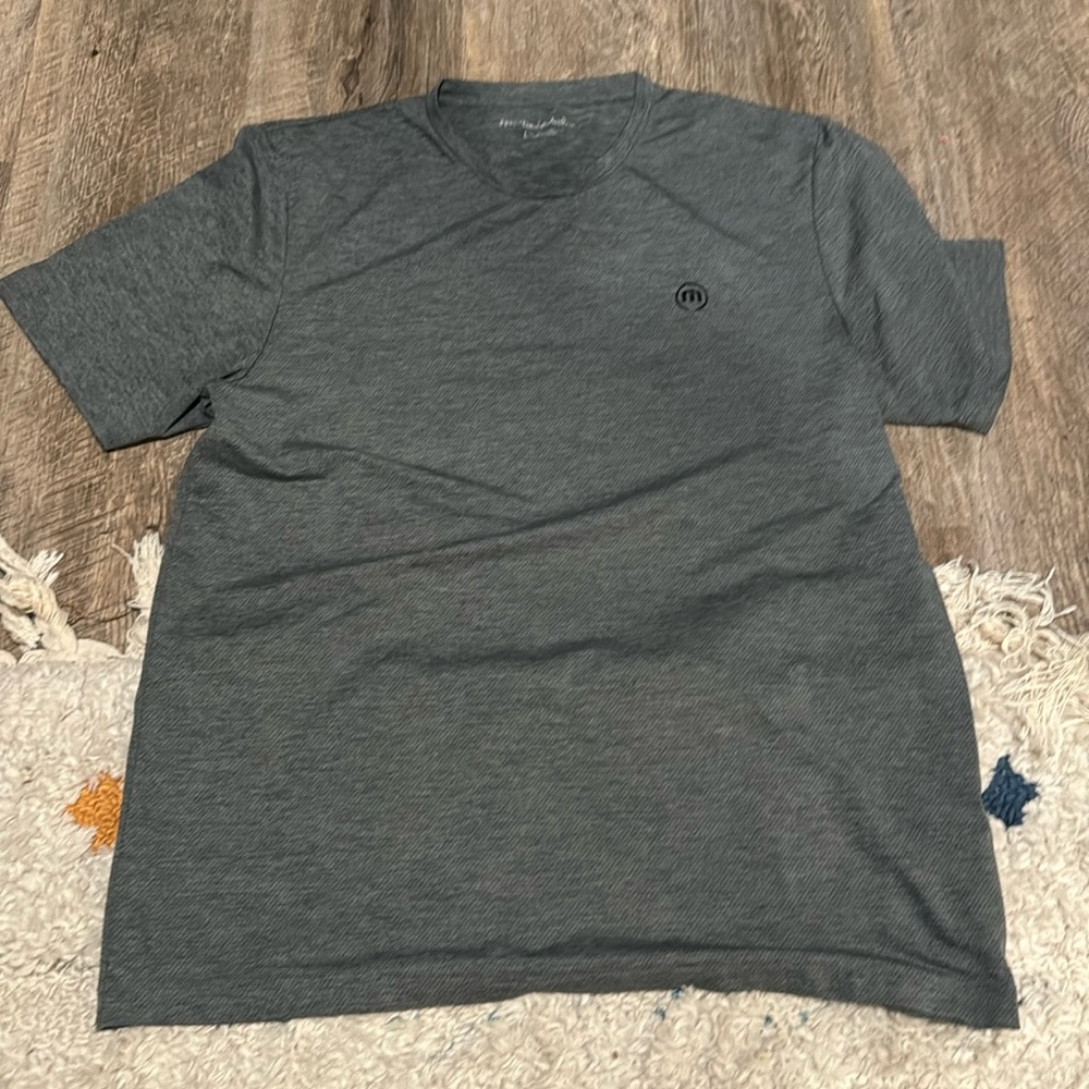 Travis Mathew t shirt
